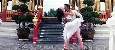 Song: Main Ho Gayee - mit Neha Dhupia, Sonu Sood